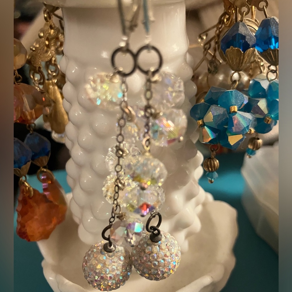 Elegant Swarovski Crystal Drop Earrings - Picture 2 of 15